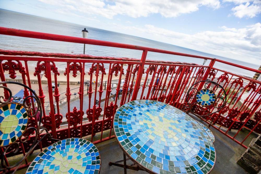 The Red Lion Hotel Кромър Екстериор снимка The mosaic tables on the balcony