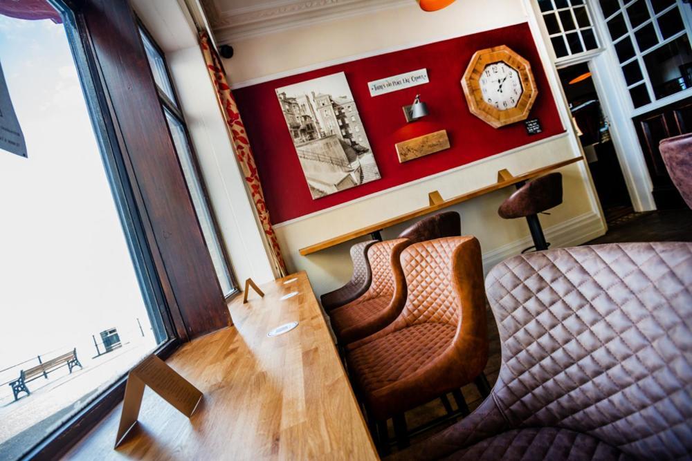 The Red Lion Hotel Кромър Екстериор снимка Interior of the station