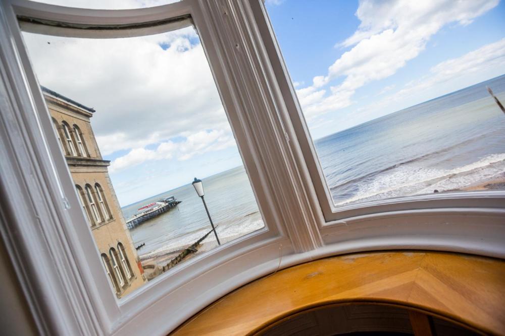The Red Lion Hotel Кромър Екстериор снимка View from the window of the lighthouse