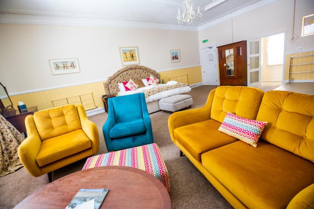 The Red Lion Hotel Кромър Екстериор снимка The lounge at the care home
