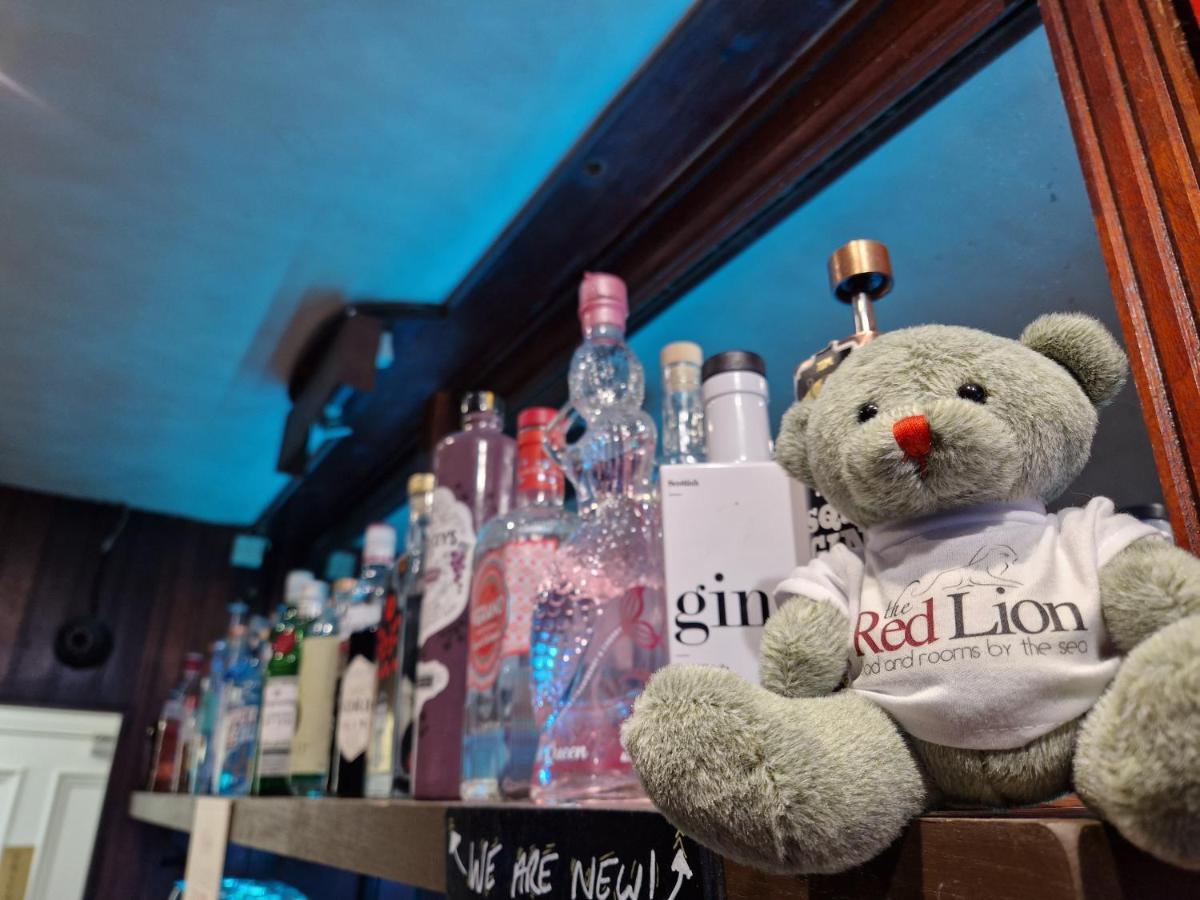 The Red Lion Hotel Кромър Екстериор снимка Red Lion mascot