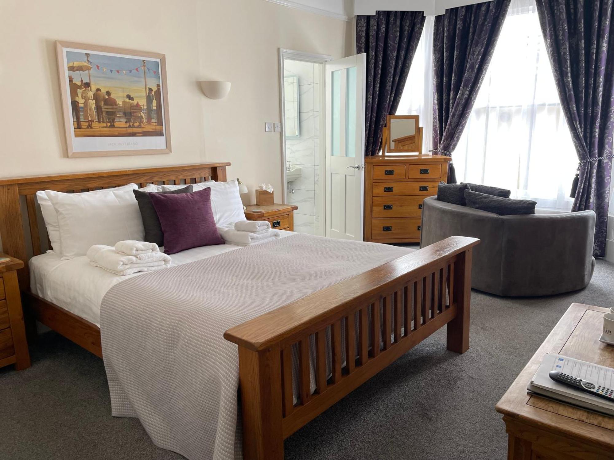 The Red Lion Hotel Кромър Екстериор снимка A bedroom at the hotel