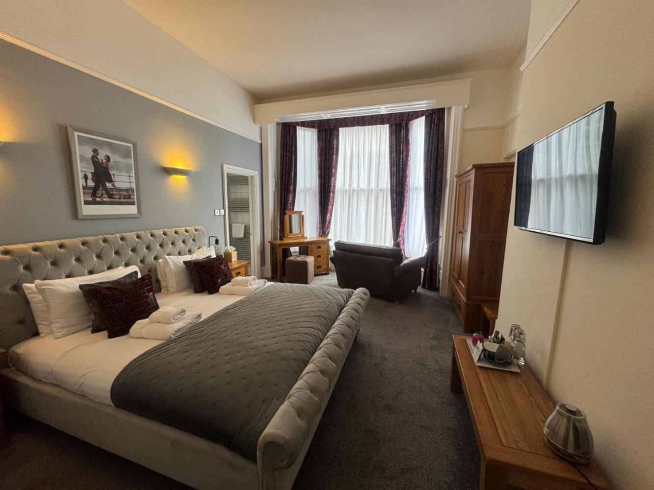 The Red Lion Hotel Кромър Екстериор снимка A bedroom at the hotel